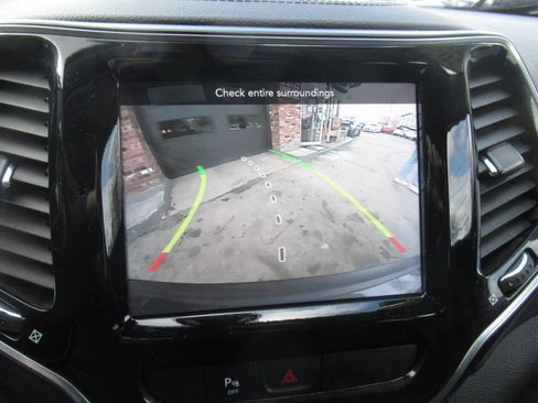 Used 2020 Jeep Cherokee Limited w/ Mopar Interior Package image 24