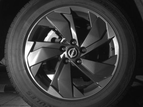 Used 2025 Nissan Rogue SV AWD/4WD image 18