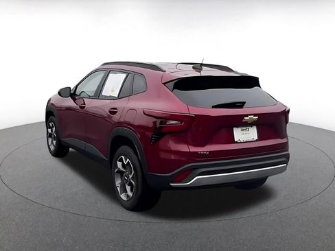 Used 2025 Chevrolet Trax LT w/ LT Convenience Package image 11