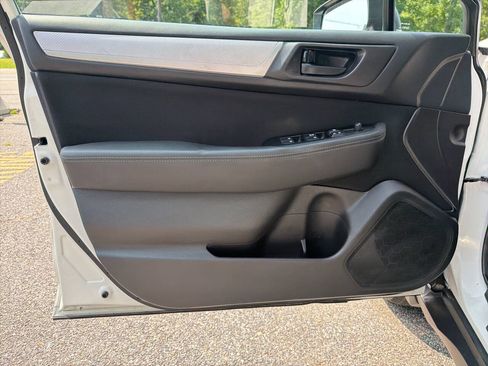 Used 2017 Subaru Outback 2.5i AWD/4WD image 18