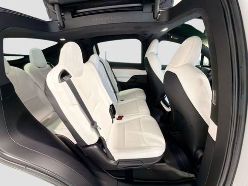 Used 2022 Tesla Model X image 21