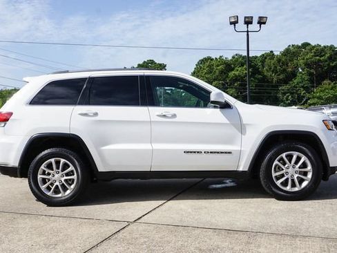 Used 2021 Jeep Grand Cherokee Laredo RWD image 3
