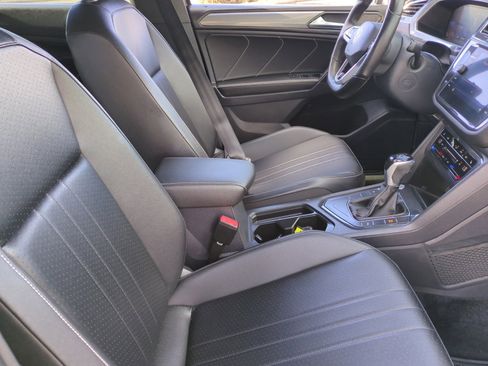 Used 2023 Volkswagen Tiguan SE R-Line image 19