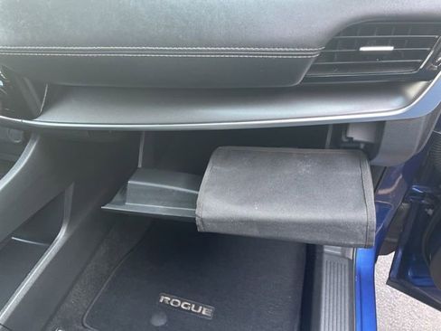 Used 2021 Nissan Rogue SV image 44