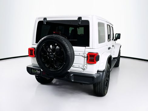 Used 2025 Jeep Wrangler Sahara image 9