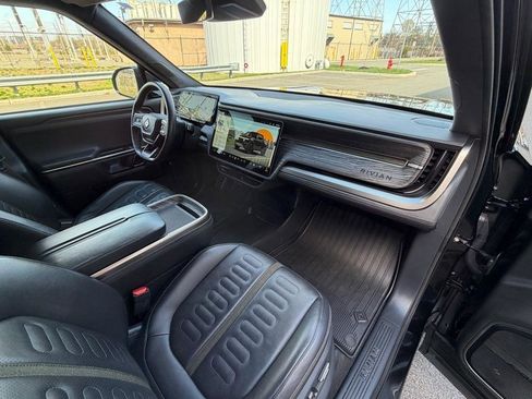 Used 2022 Rivian R1T Adventure image 19