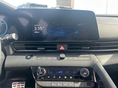 Used 2025 Hyundai Elantra SEL FWD image 19