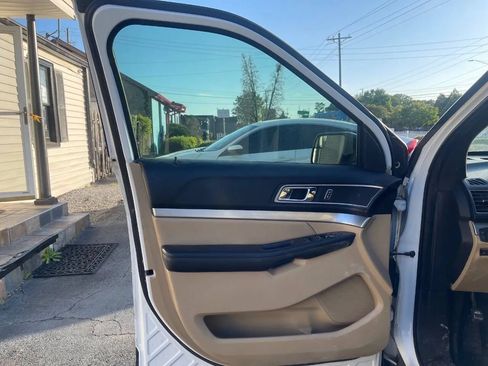 Used 2017 Ford Explorer XLT w/ Equipment Group 201A FWD image 14