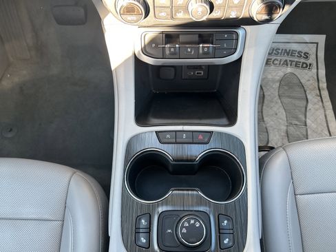 Used 2023 GMC Acadia SLT image 22