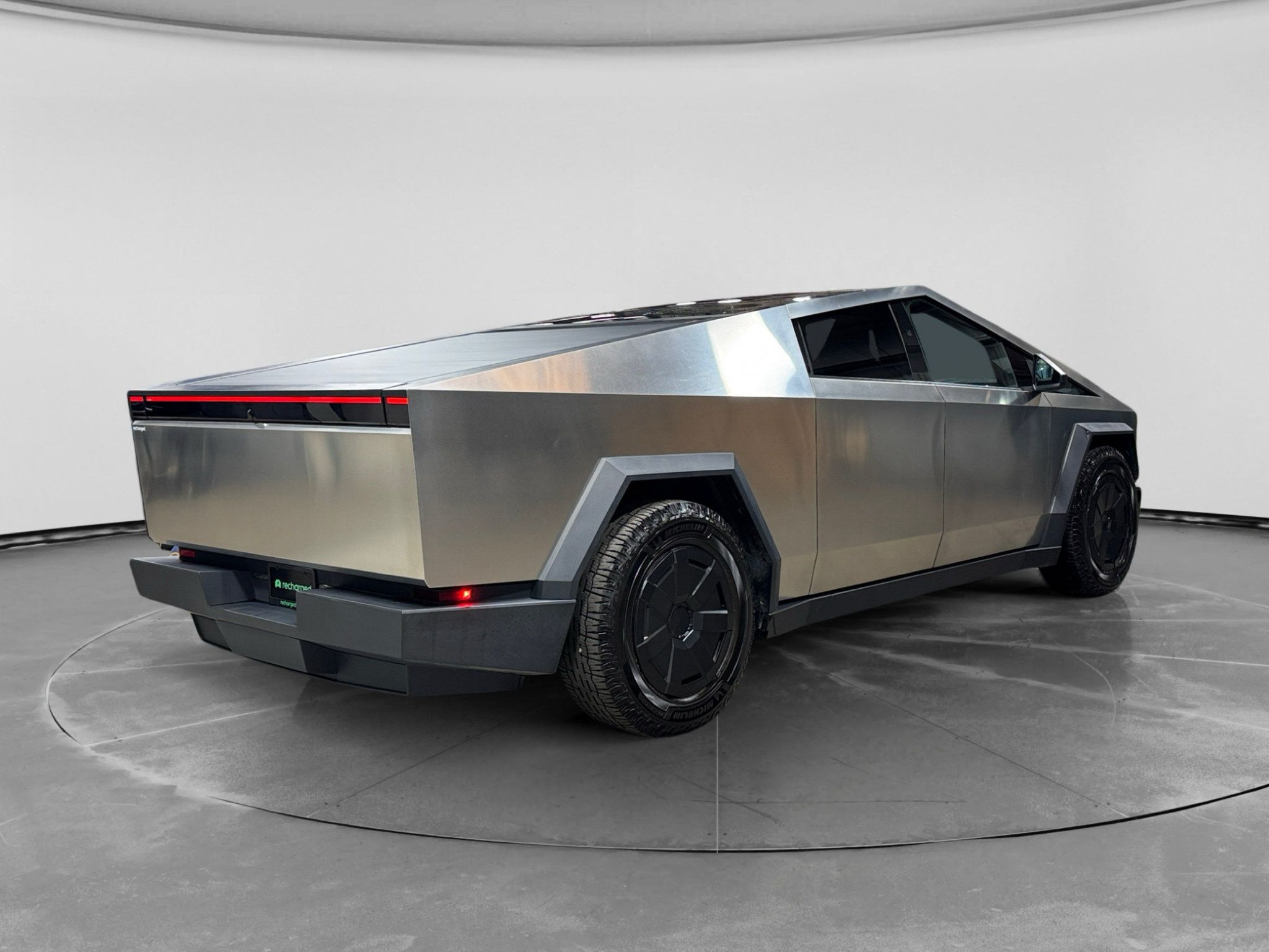 Used 2024 Tesla Cybertruck AWD Crew Cab image 3