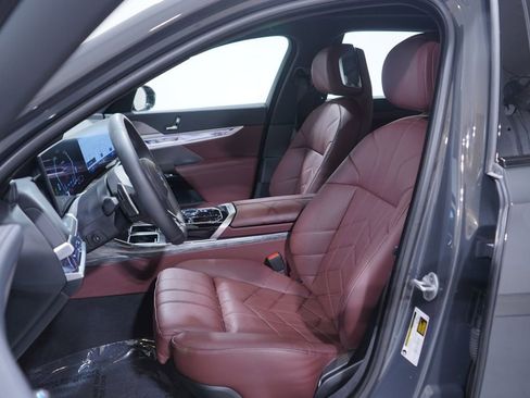 Used 2026 BMW 740i w/ Executive Package RWD image 7
