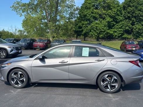 Used 2023 Hyundai Elantra SEL w/ Convenience Package FWD image 7