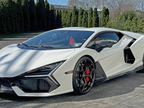 Used 2025 Lamborghini Revuelto AWD/4WD image 1