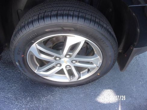 Used 2017 Chevrolet Equinox Premier w/ Enhanced Convenience Package FWD image 14