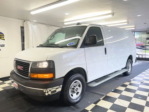 Used 2024 GMC Savana 2500 w/ Driver Convenience Package RWD image 4