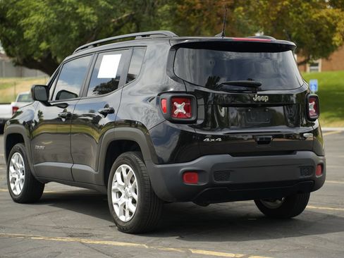 Used 2018 Jeep Renegade Latitude w/ Cold Weather Group AWD/4WD image 3