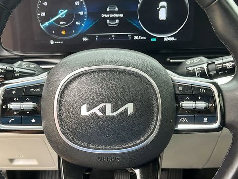 Used 2024 Kia Carnival SX Prestige FWD image 11