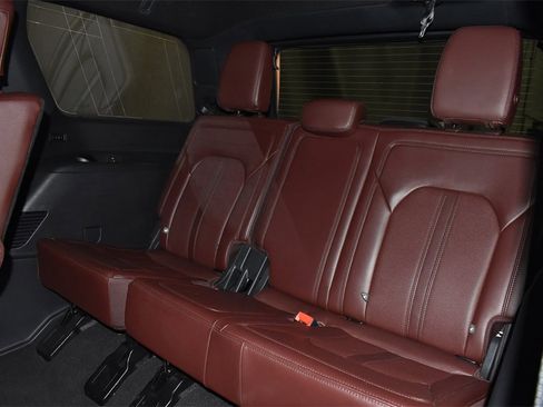 Used 2024 Ford Expedition Limited image 39