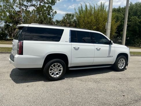 Used 2020 GMC Yukon XL SLT AWD/4WD image 8