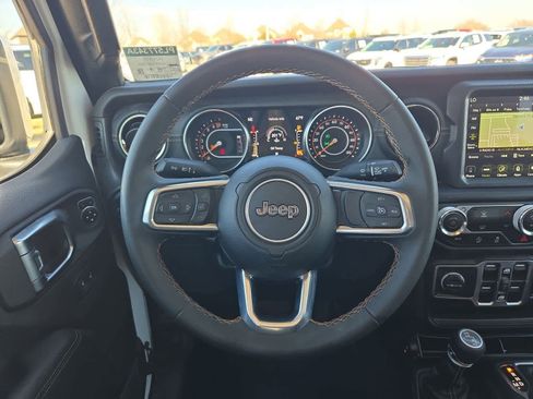 Used 2023 Jeep Gladiator Overland image 19