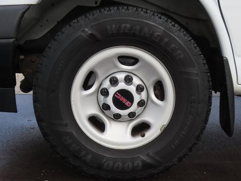 Used 2023 GMC Savana 2500 w/ Driver Convenience Package image 12