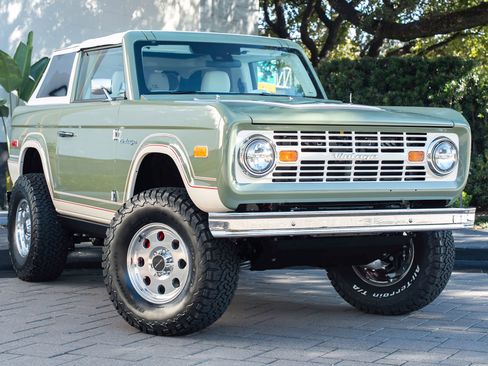 Used 2025 Ford Bronco Badlands AWD/4WD image 41
