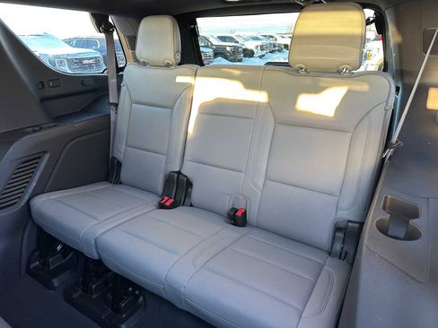 Used 2021 GMC Yukon SLT w/ SLT Premium Package image 16