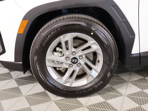 Certified 2025 Hyundai Tucson SE image 16