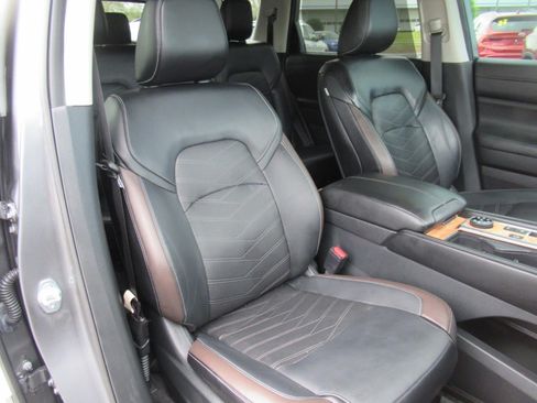 Used 2024 Nissan Pathfinder Platinum w/ Cargo Package AWD/4WD image 9