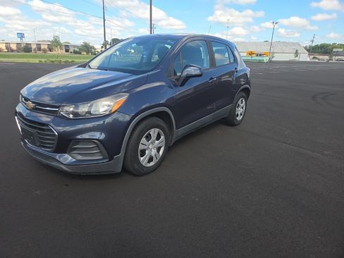 Used 2018 Chevrolet Trax LS FWD image 3