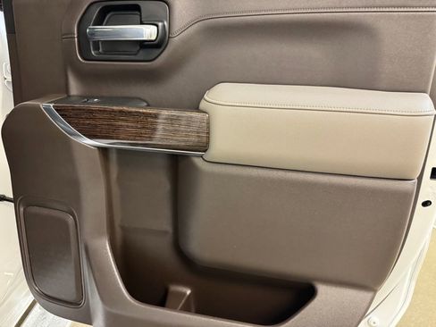 Used 2020 GMC Sierra 1500 SLE w/ SLE Value Package image 25