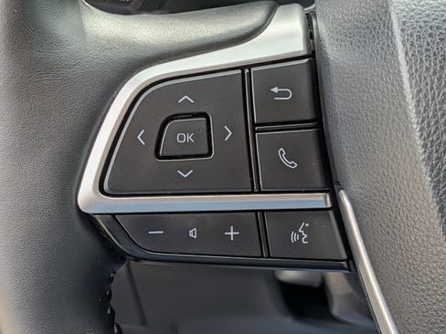 Used 2024 Toyota Highlander Limited FWD image 23