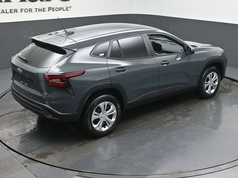 New 2026 Chevrolet Trax LS FWD image 18