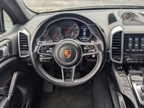 Used 2018 Porsche Cayenne AWD/4WD image 24