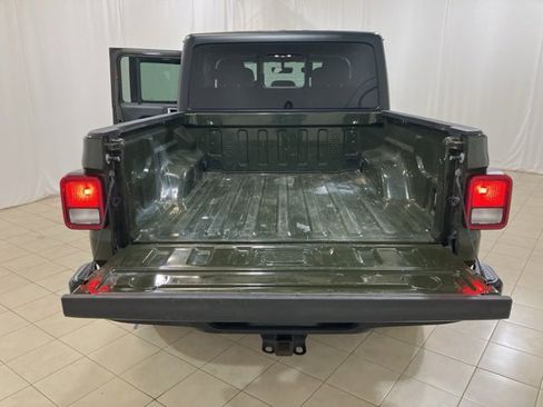 Used 2022 Jeep Gladiator Willys image 23