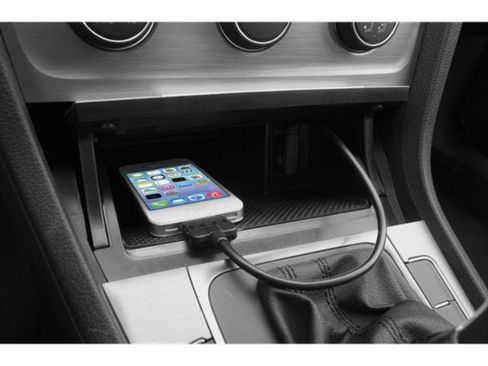 Used 2015 Volkswagen Golf S image 16