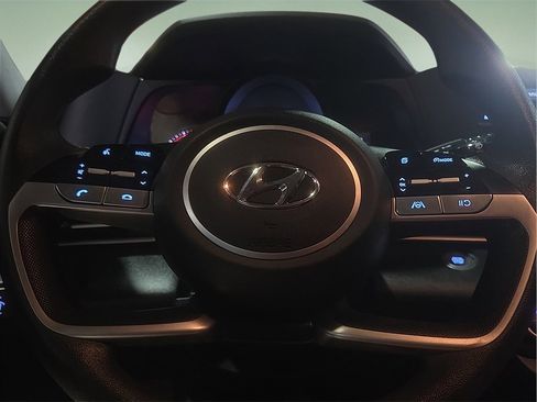 Used 2023 Hyundai Elantra SEL image 18