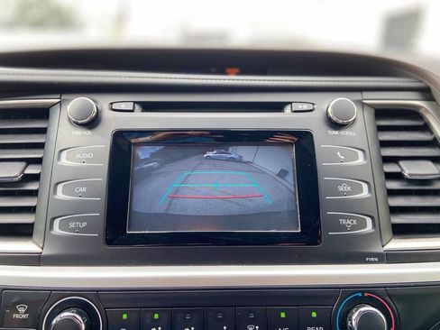 Used 2019 Toyota Highlander LE FWD image 30