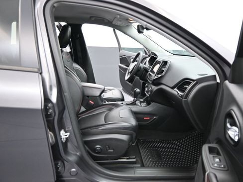 Used 2022 Jeep Cherokee Trailhawk w/ Premium Leather Package AWD/4WD image 33