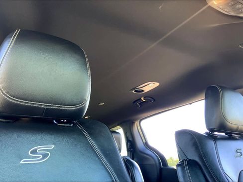 Used 2020 Chrysler Pacifica Touring-L Plus image 13