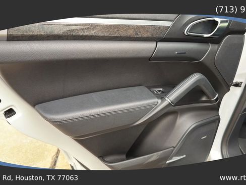 Used 2016 Porsche Cayenne S image 29