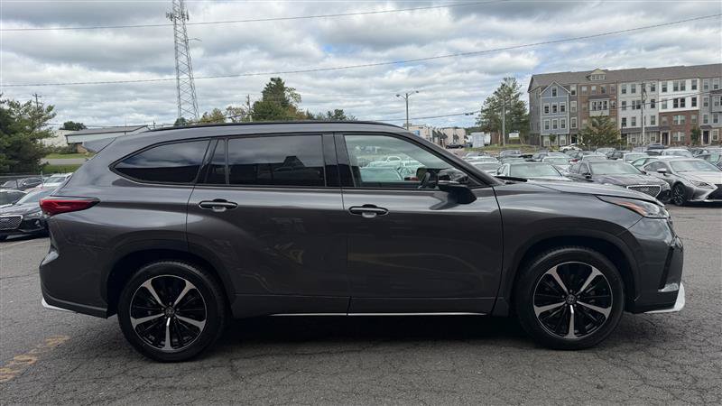 Used 2021 Toyota Highlander XSE FWD image 4