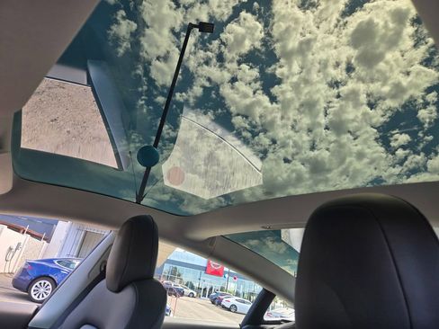 Used 2018 Tesla Model 3 Mid Range RWD image 16