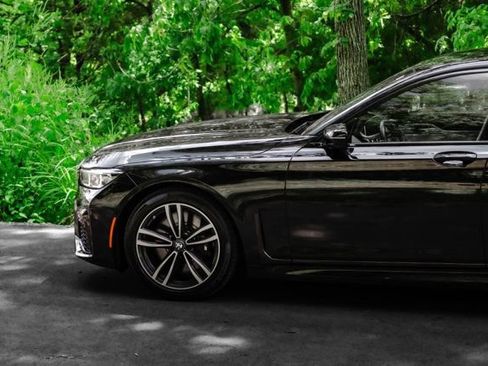 Used 2022 BMW 750i xDrive w/ Autobahn Package AWD/4WD image 12