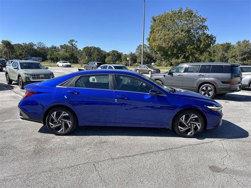 New 2025 Hyundai Elantra Limited image 9