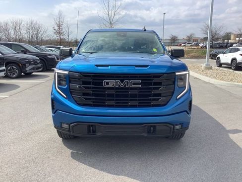 Used 2022 GMC Sierra 1500 Elevation AWD/4WD image 2