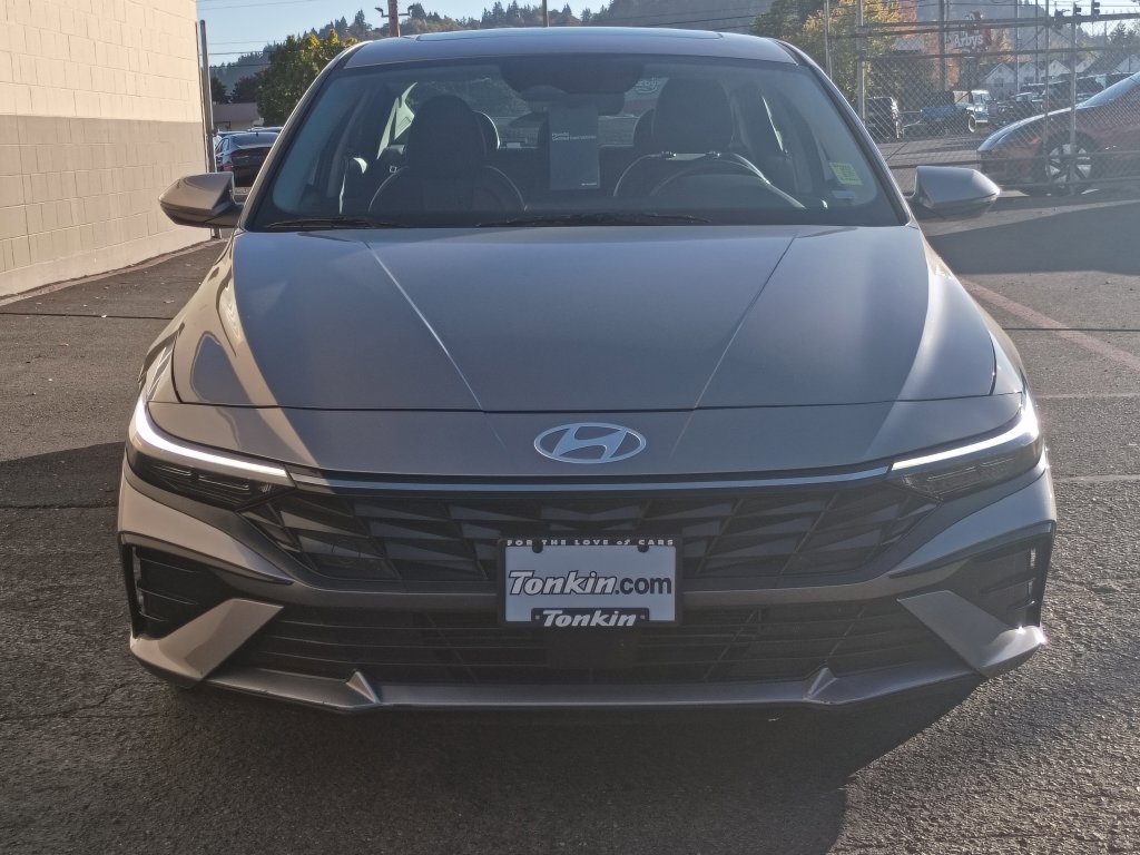 Certified 2025 Hyundai Elantra Limited FWD image 13