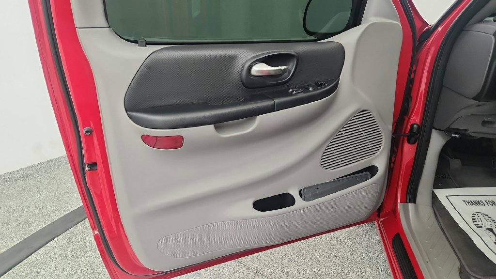 Used 2004 Ford F150 Lightning RWD image 33