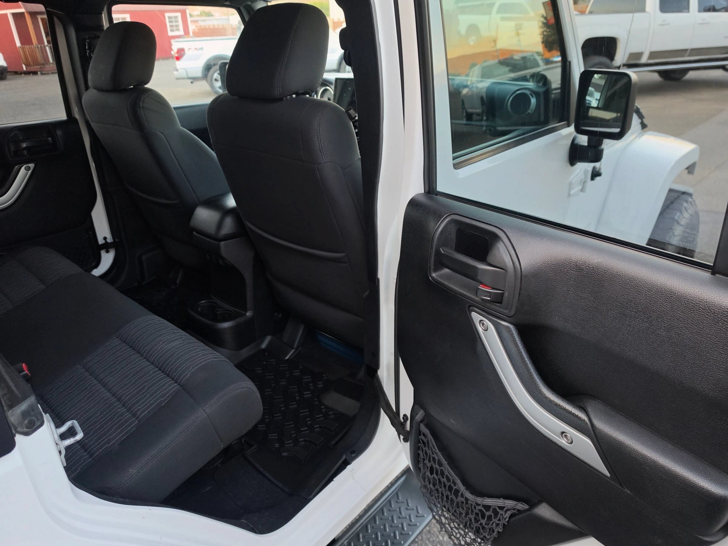 Used 2012 Jeep Wrangler Unlimited Sahara w/ Dual Top Group AWD/4WD image 30