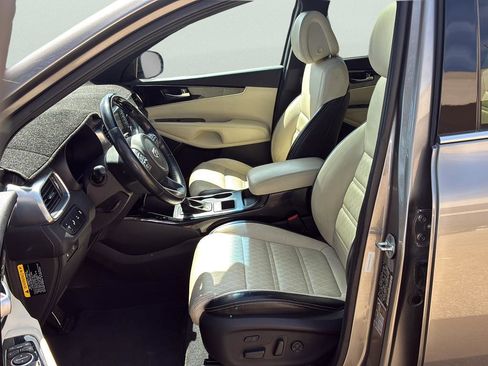Used 2016 Kia Sorento SX image 39